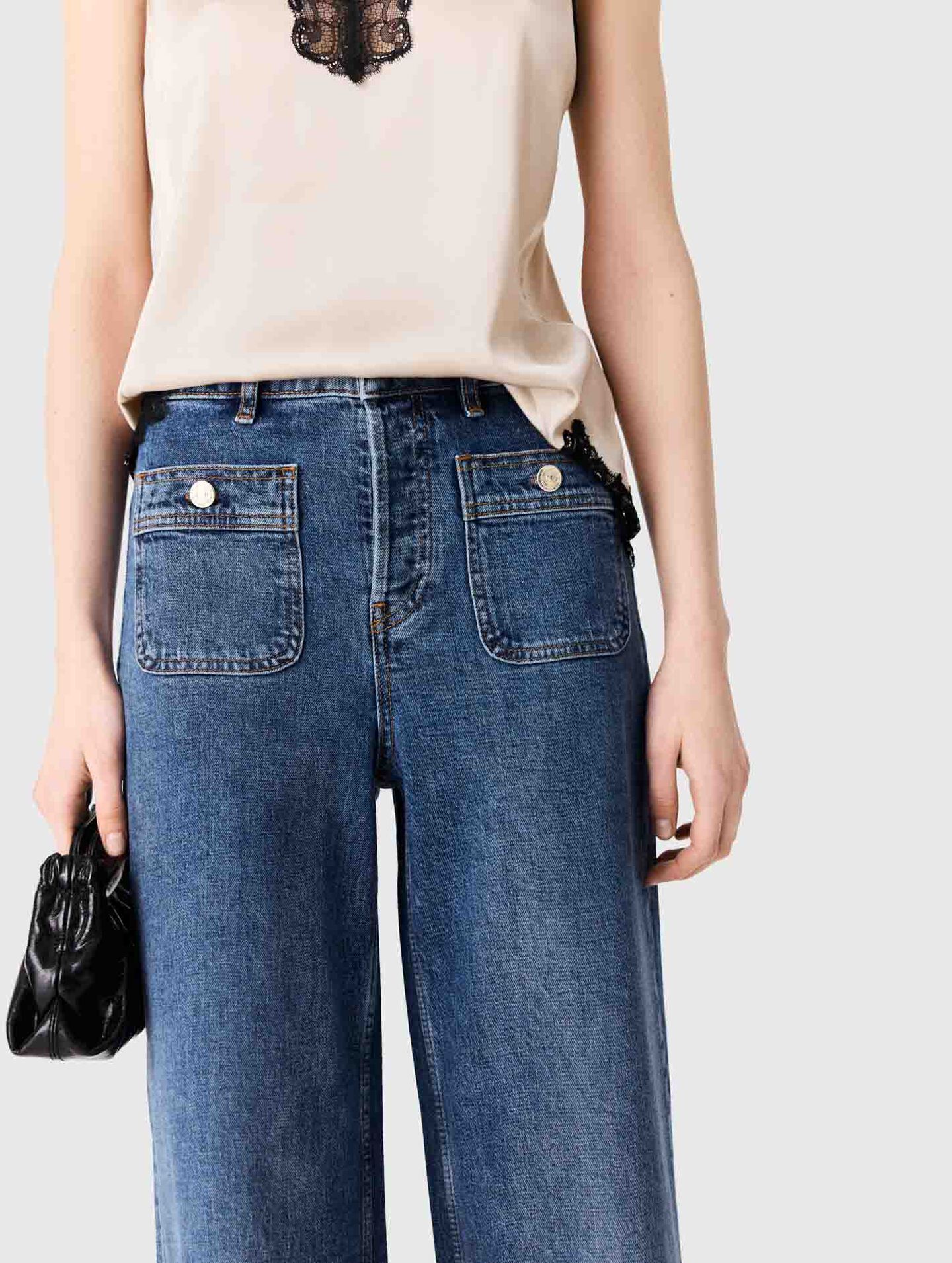 Wide-leg jeans with patch pockets